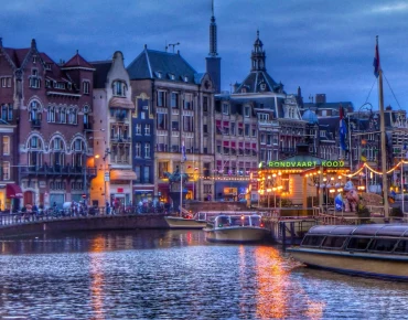 Thành phố Amsterdam nhộn nhịp